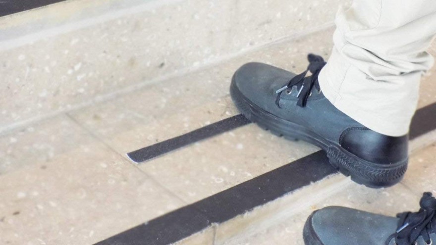 怎么能買到質(zhì)量好的防滑膠帶？高質(zhì)量防滑膠帶廠家直銷[昆山玉寰]