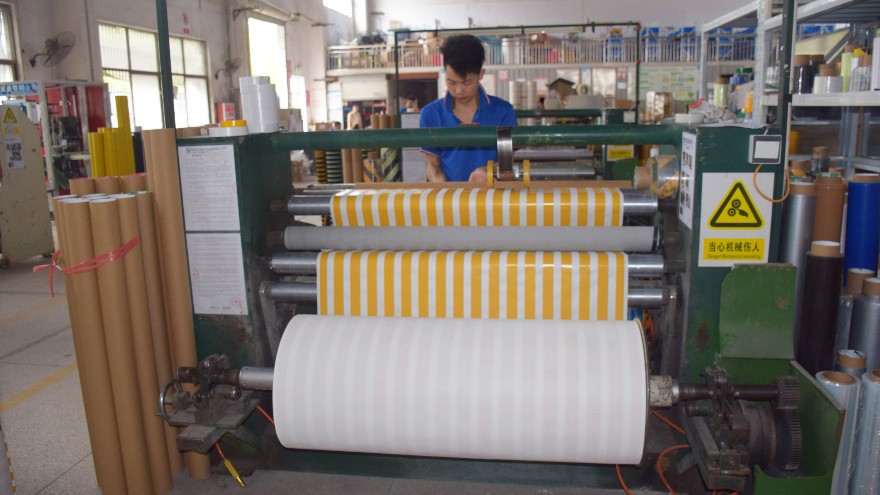 PVC防滑膠帶的生產工藝-廠家帶你走進車間【昆山玉寰】
