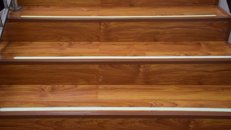 夜光樓梯防滑膠帶，用在學校正合適！