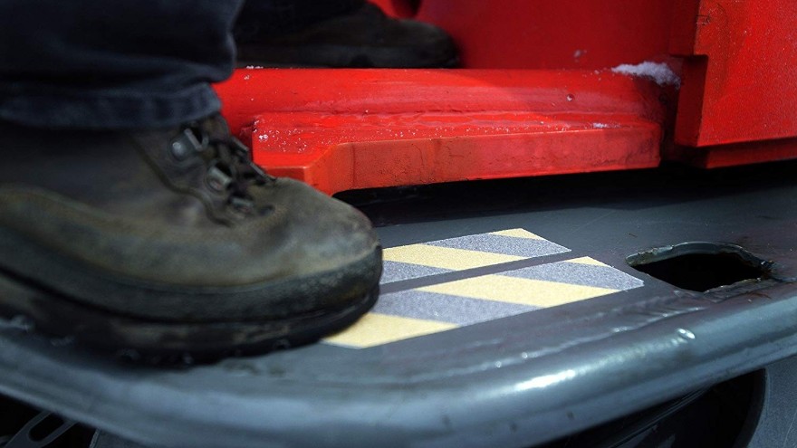 防滑膠帶掉不掉砂？廠家試驗數據【昆山玉寰】