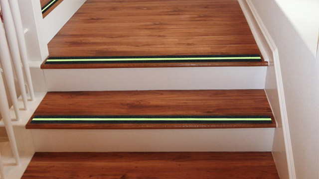 別等摔了才考慮防滑！玉寰防滑膠帶廠家有優(yōu)勢！